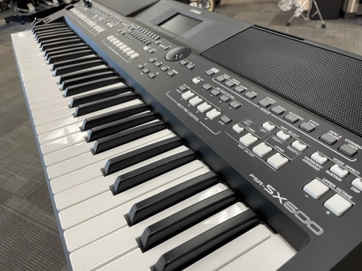 Yamaha - PSRSX600 2