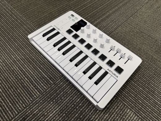 Arturia MiniLab 3 Alpine White　MIDIキーボード Arturia MiniLab 3 Alpine White | 人気MIDIキーボード