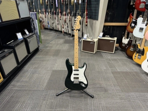 FENDER DE PLAYER STRAT HSS MN BRITISH RACING GREEN