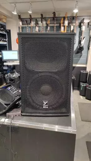 Yorkville Sound - EF12P