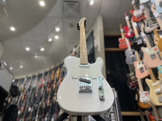 FENDER MONTH - SQUIER CV 50S STRAT 4