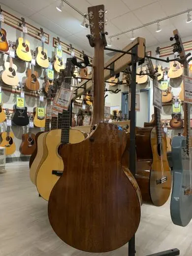 Martin Guitars - SC-18E 2