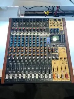 Store Special Product - Tascam - MODEL 16