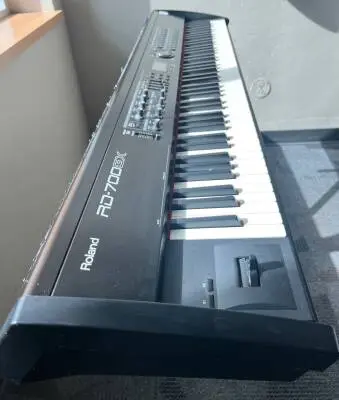 Roland RD700GX Stage Piano 2