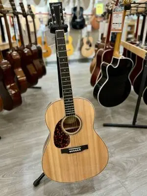 Larrivee L-44 Lefty