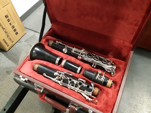 Buffet Crampon E11 Clarinet, Hobbies & Toys, Music & , Musical