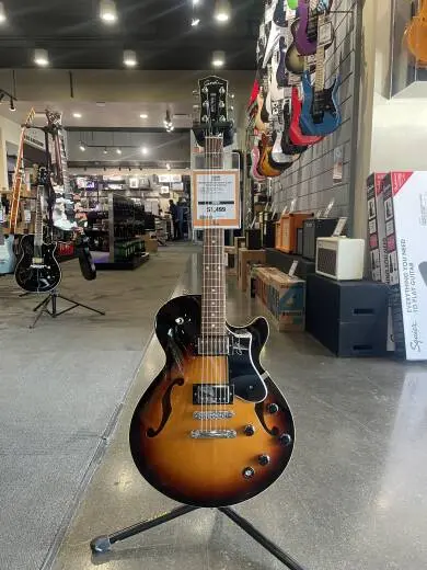 Godin Guitars - G39074