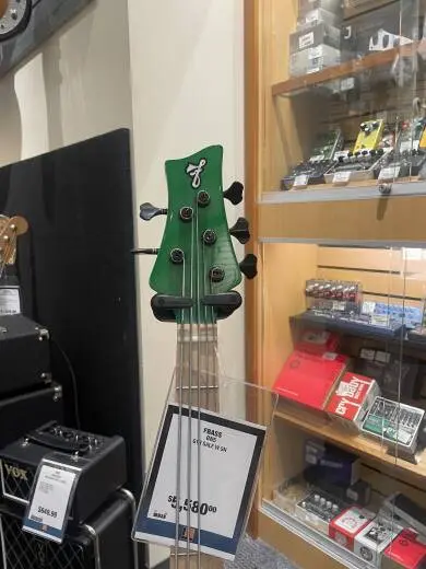 F Bass BN5 2