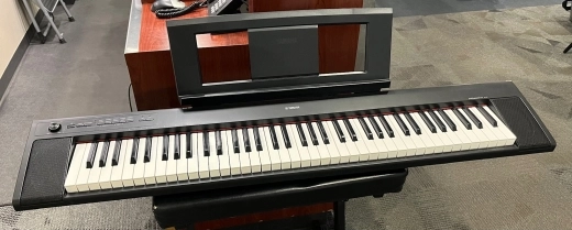 Yamaha Keyboard - NP32 B