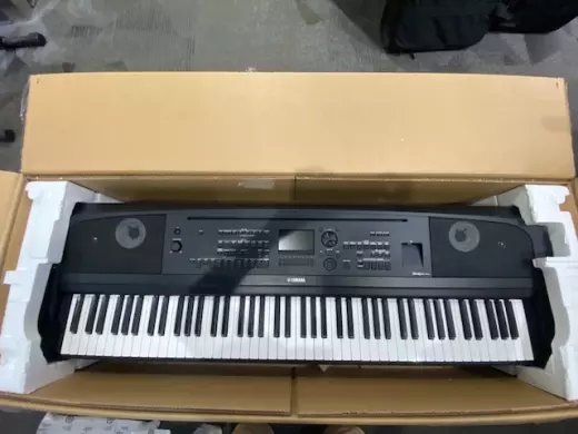 Yamaha - DGX670 B 2