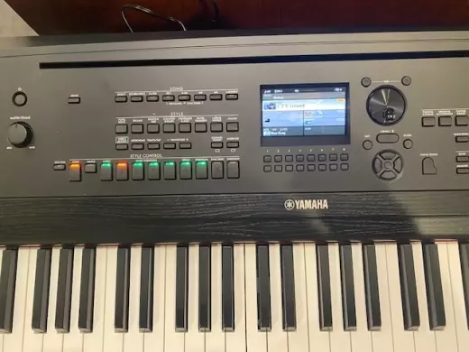 Yamaha - DGX670 B 3