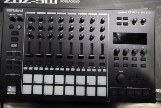Roland - MC-707