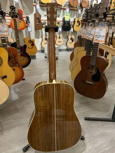 Martin Guitars - HD-28 V18 AMBER 2
