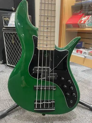 F Bass BN5 2