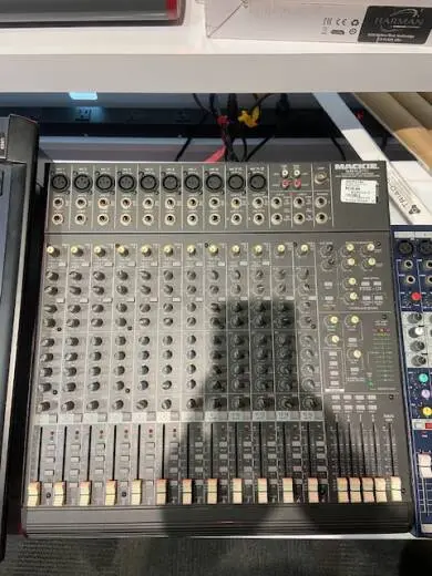 MACKIE 16 CHANNEL AUDIO MIXER