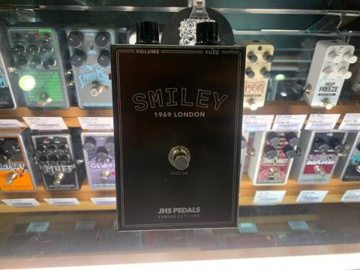 JHS Pedals Smiley Fuzz Pedal | Long & McQuade