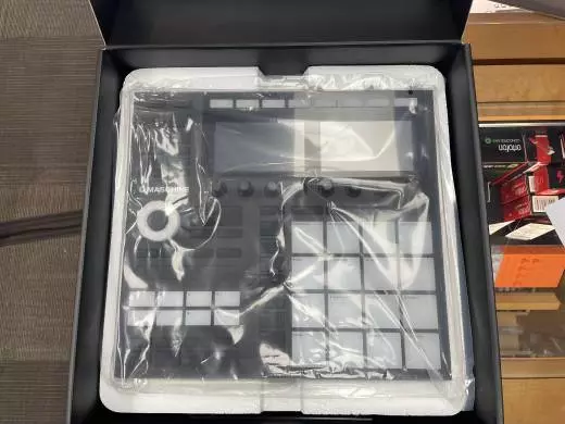 Native Instruments - MASCHINE MK3 2
