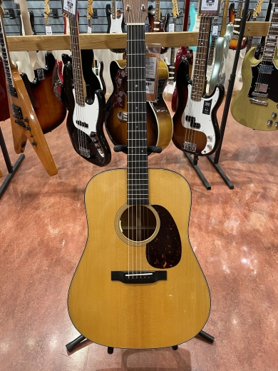 Martin Guitars - D-18 STD