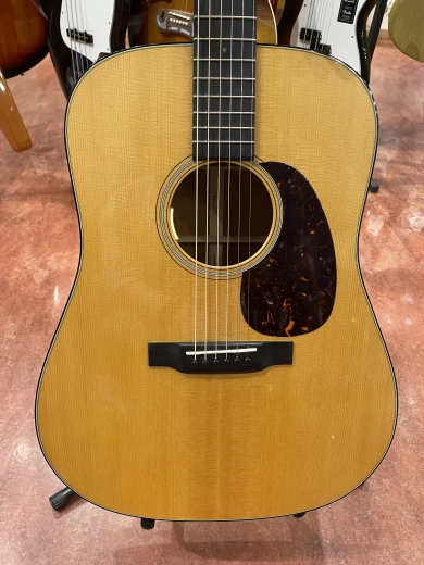 Martin Guitars - D-18 STD 2