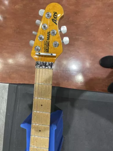 ERNIE BALL MUSIC MAN AXIS TRANS GOLD 3