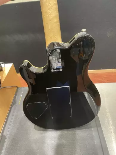 ERNIE BALL MUSIC MAN AXIS TRANS GOLD 4