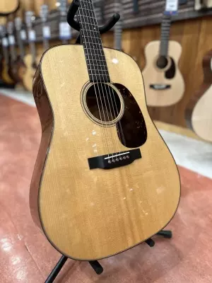 Martin Guitars - D-18 MOD DLX 2