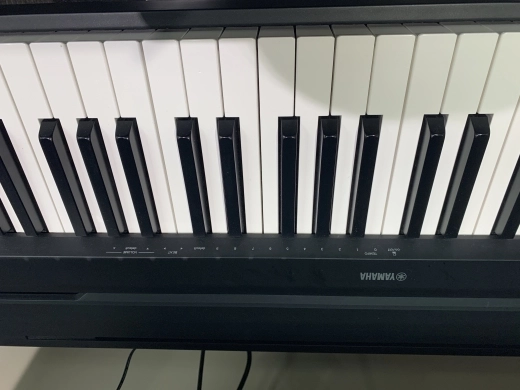 Yamaha - P45 B 3