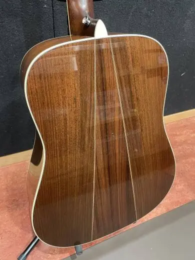 Martin Guitars - D-35 V18 2