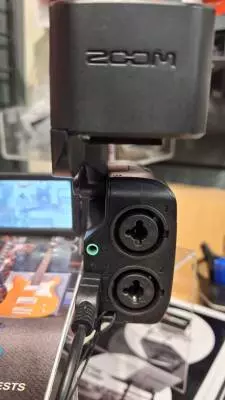 Zoom Q8 2