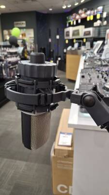 Gear Hunter | AKG - C214 AKG