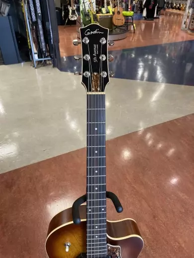 Godin Guitars - G32327 3