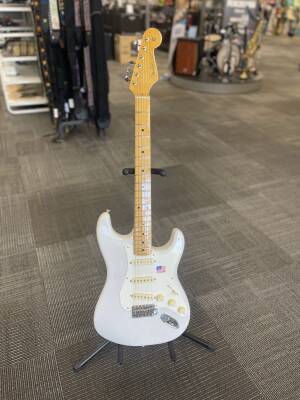 Fender Eric Johnson Stratocaster - Maple Fingerboard - White Blonde