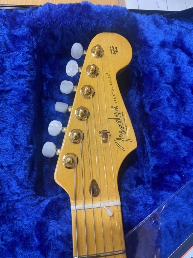 Fender - 75th Anniversary Commemorative Stratocaster, Maple Fingerboard - 2-Colour Bourbon Burst 2