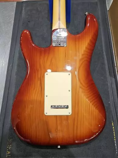 Fender - 011-3902-747 2