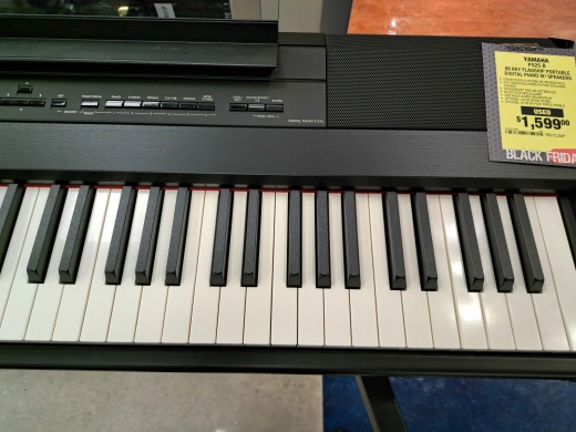 Yamaha - P525 B 2