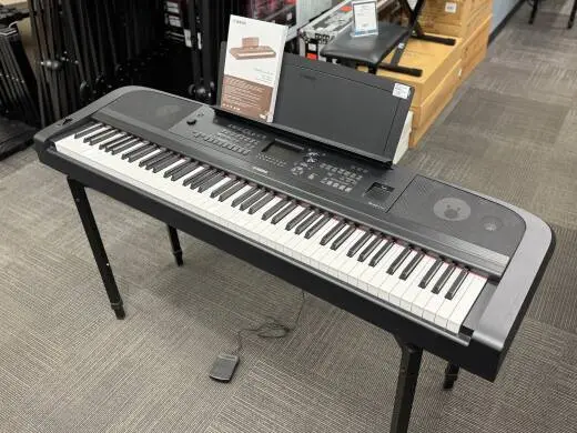 Yamaha - DGX670 B 2