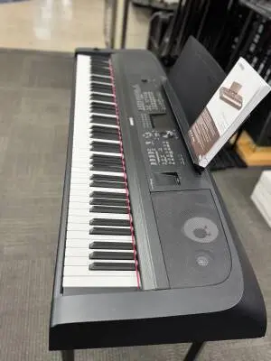 Yamaha - DGX670 B 2