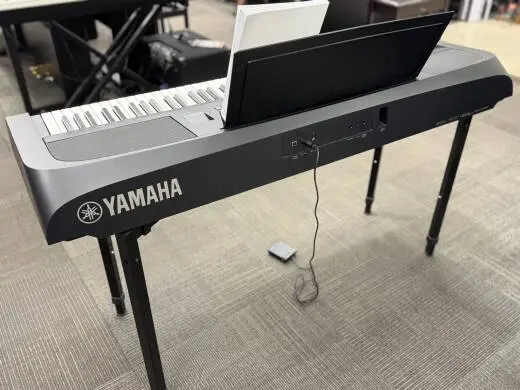 Yamaha - DGX670 B 2