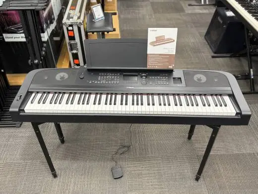 Yamaha - DGX670 B 2