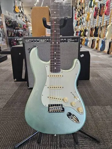 Fender - 011-3900-718 2