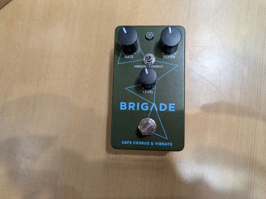 Universal Audio UAFX Brigade Chorus & Vibrato Pedal | Long