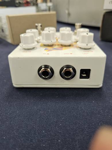 Keeley Caverns Delay Reverb V2 | Long & McQuade