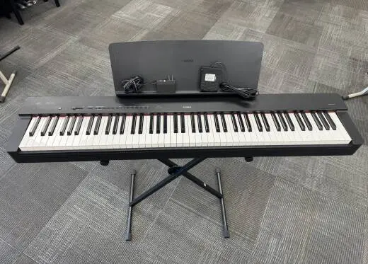 Yamaha - P225 B