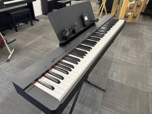Yamaha - P225 B 2