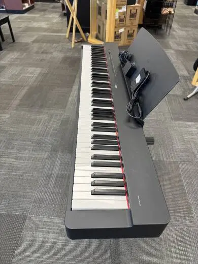 Yamaha - P225 B 2