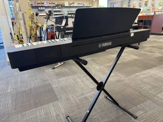 Yamaha - P225 B 2