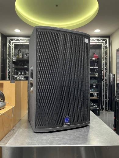 TurboSound - 2500 Watt 2 Way 15