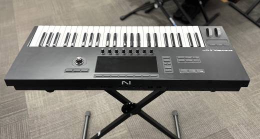 ⚫︎Native Instruments Kontrol S49 MK3 KONTROL S49 MK3 | 49-NOTE KEYBOARD CONTROLLER | Tom Lee Music