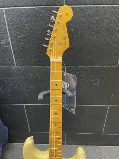 Fender - 011-0232-807 2