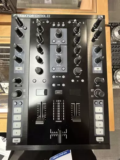 Native Instruments - TRAKTOR KONT Z2